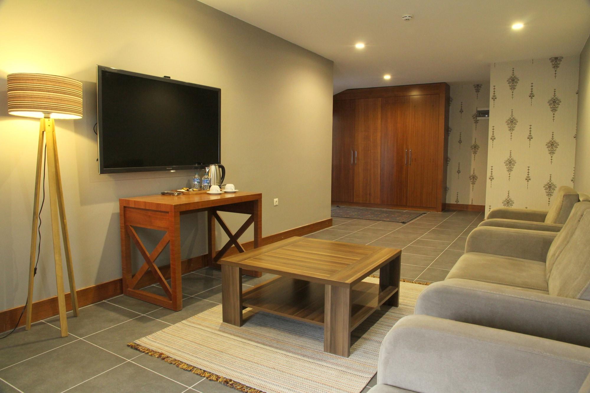 Kilpa Hotel Узунгьол Екстериор снимка