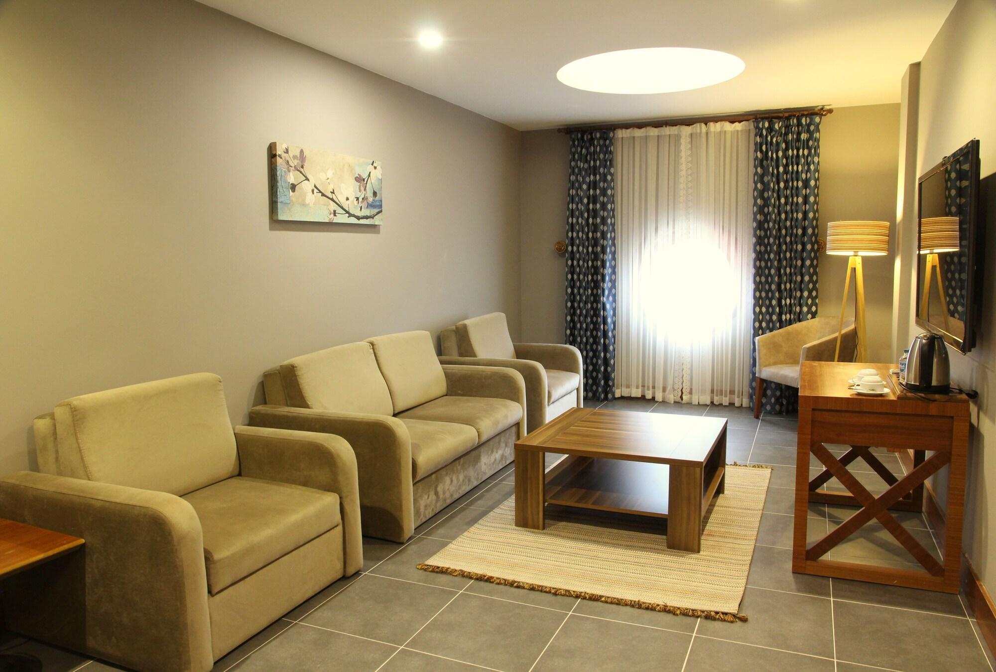 Kilpa Hotel Узунгьол Екстериор снимка